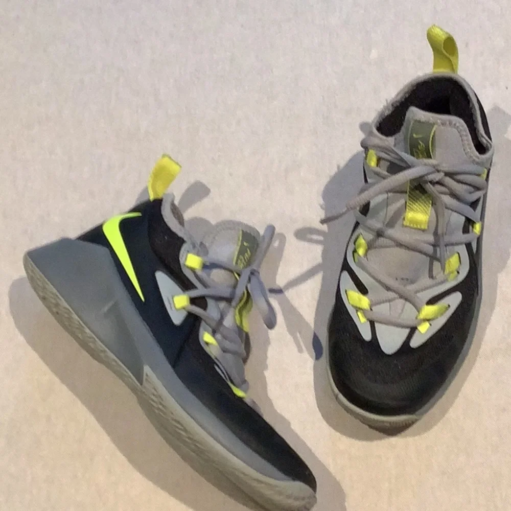 Nike: Basketball SHOES - Gray/Black/Neon Yellow - Future Court 2 Size 3.5Y